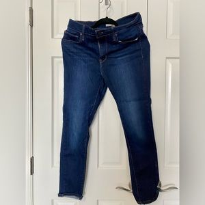 Levi's Slimming Skinny Jeans - VGUC - Size 31